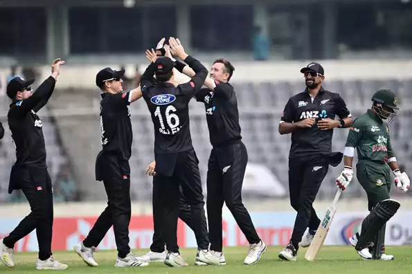 Milne leads clinical bowling effort as Bangladesh fold for 171