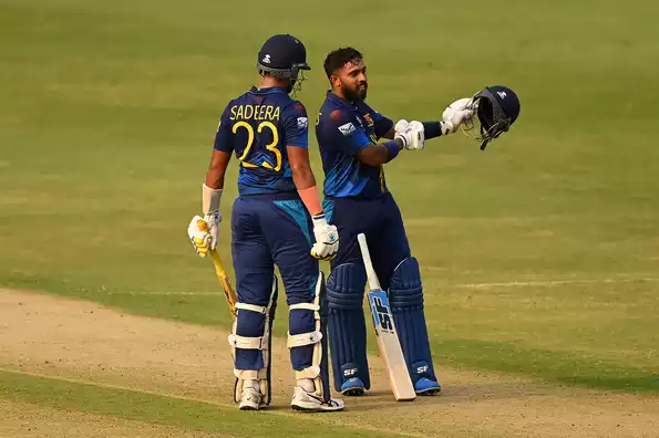 Kusal Mendis, Sadeera Samarawickrama set Pakistan daunting target